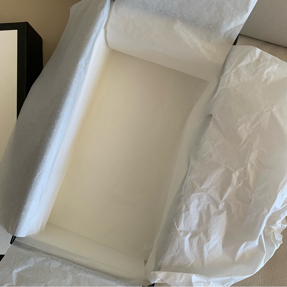 Authentic Gucci Empty Shoe Box Gift Box Black White Made in Italy w Tissue Paper - Picture 11 of 12